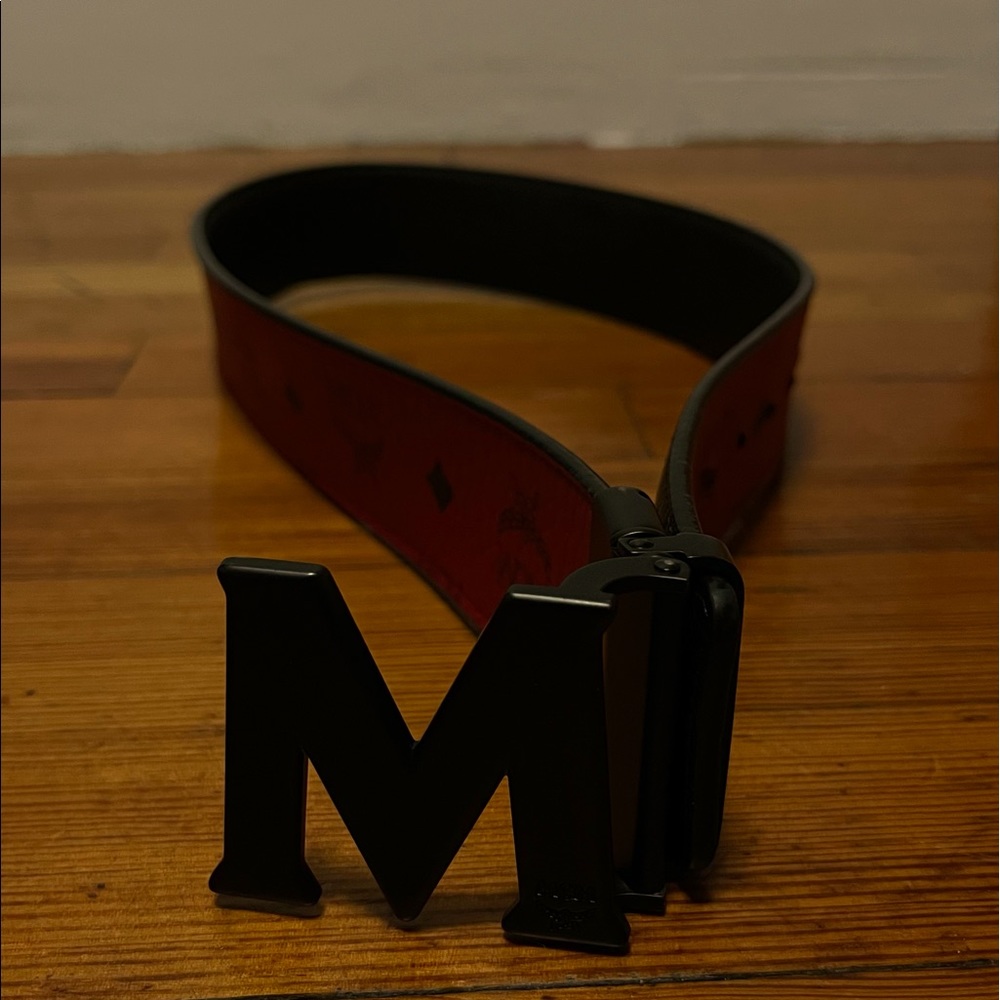 MCM reversible black/red belt